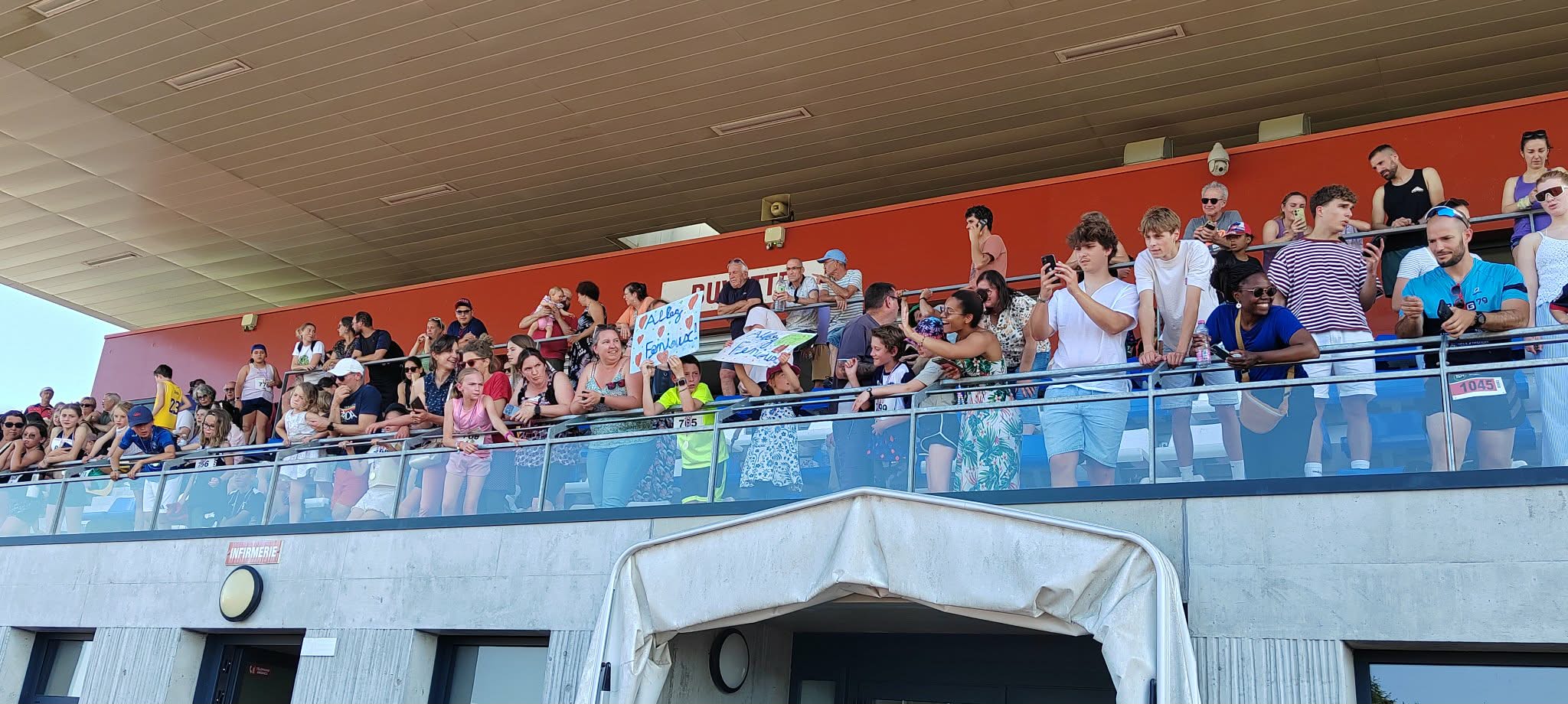 Supporters pancarte.jpg (324 KB)