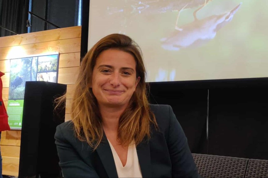 "Tout ce qui nous fait du bien, ils sont en train de le supprimer" Marine Tondelier au chevet des radios associatives