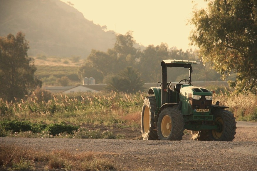 Céréaliers, éleveurs, viticulteurs... "Les difficultés touchent tous les domaines", constate Paysans solidaires